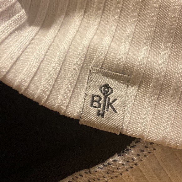 Navy/white Top by Belyn Key - XL - Picture 9 of 9